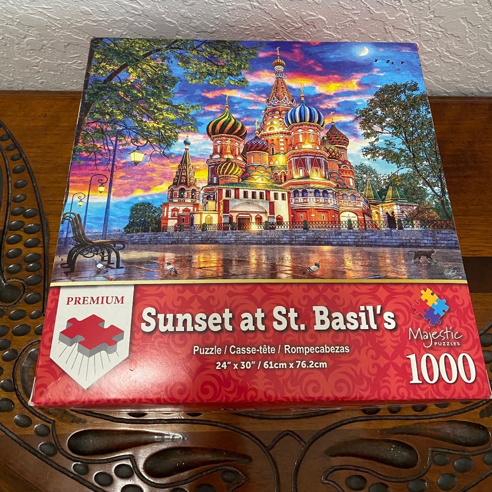 Puzzle Sunset at St Basil's 1000, open box